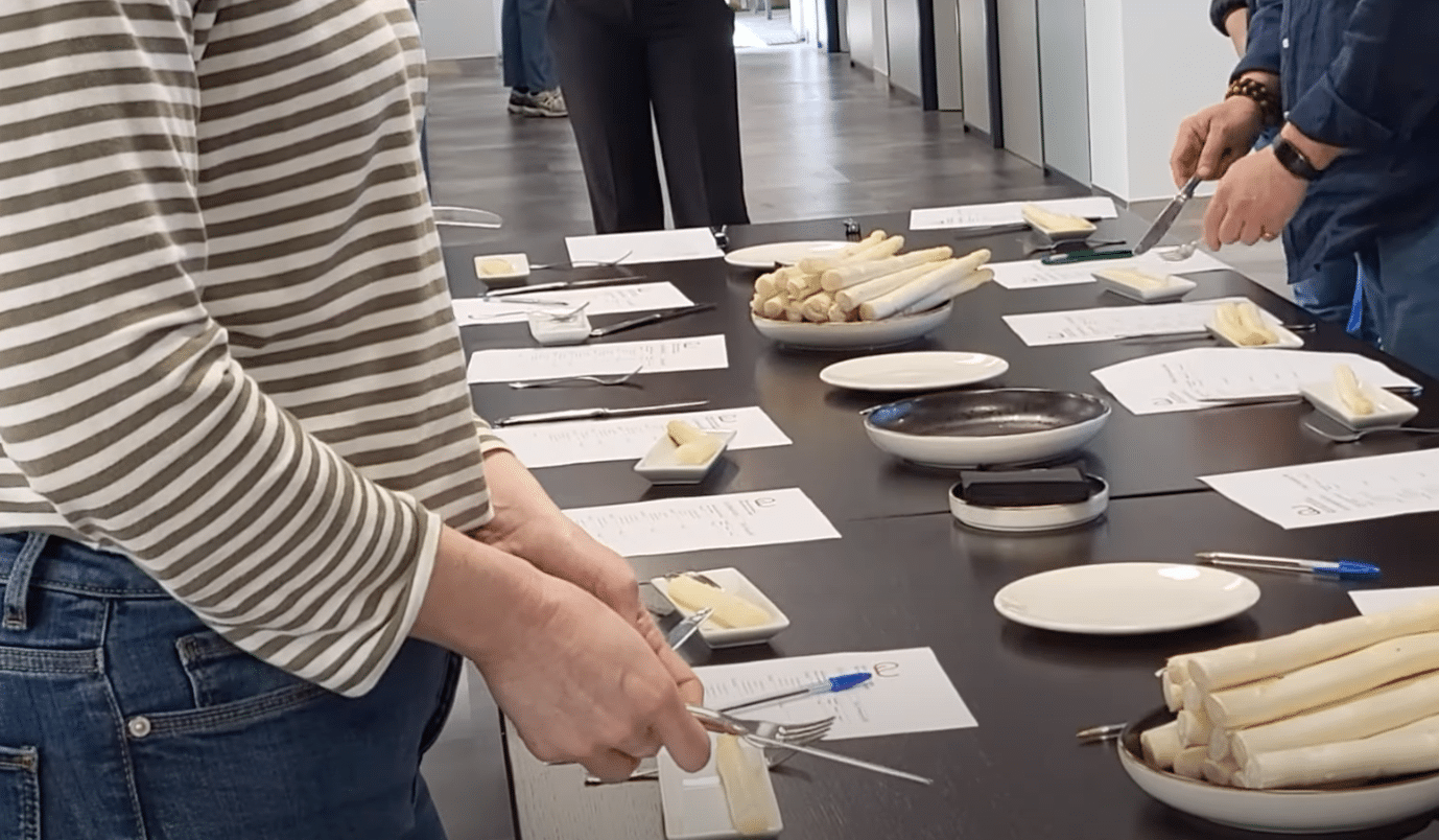 Lee más sobre el artículo Presentación de las Jornadas Gastronómicas de la Verdura con una cata de espárragos de Novillas